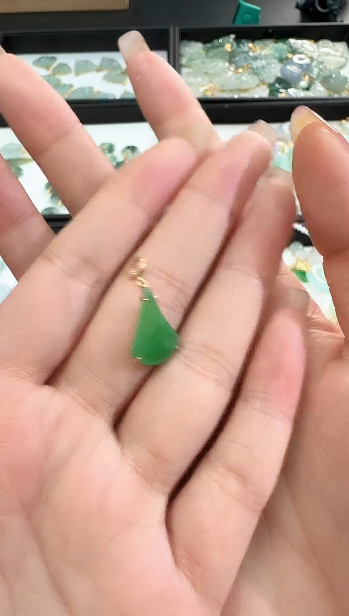 【闪购商品】翡翠颈饰18K金镶嵌250211136