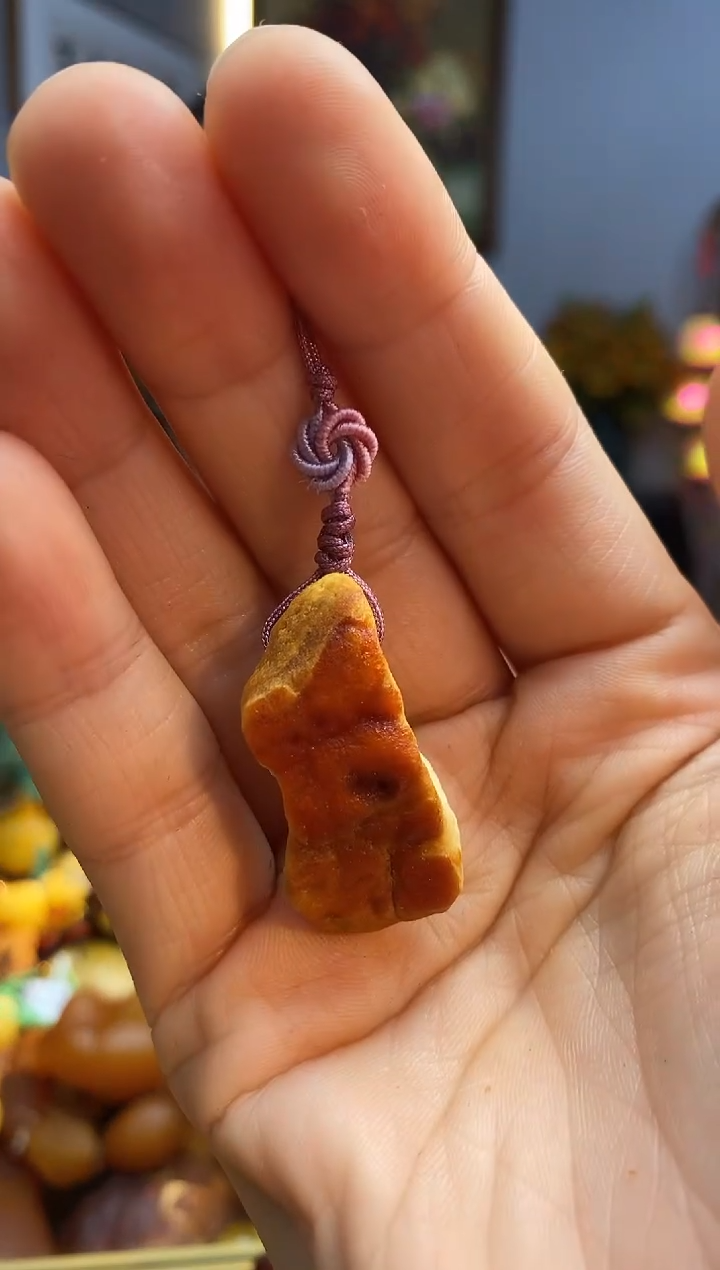 未镶嵌颈饰琥珀吊坠