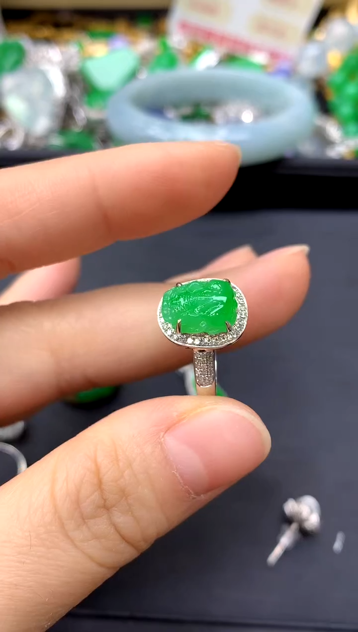 18K金镶嵌戒指翡翠506-中国好珍宝