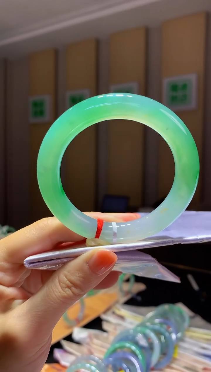 未镶嵌手镯翡翠-Q44 圈口55 全款50万 定金2万