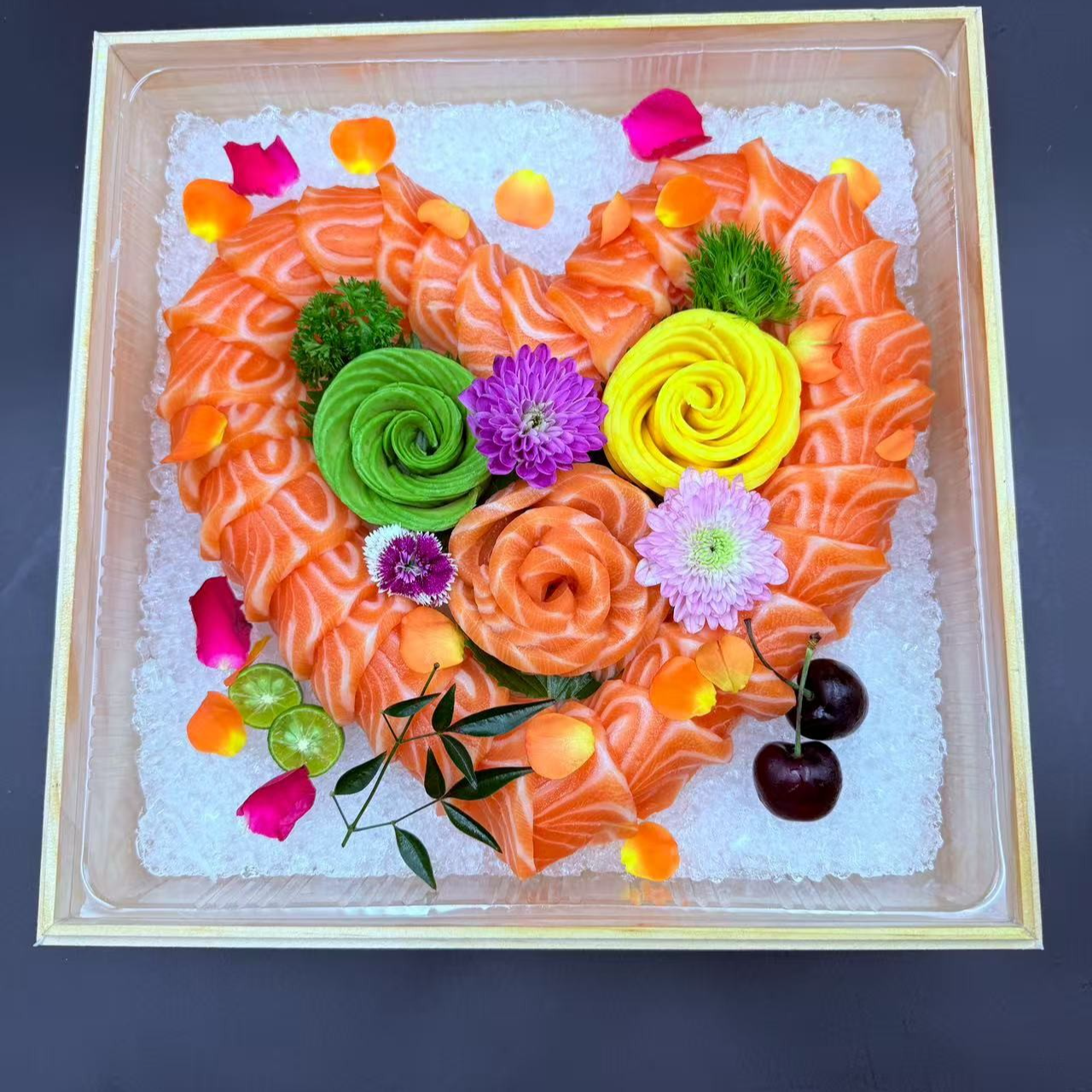 【惊喜礼盒】法罗皇冠爱心刺身拼盘----限时限量返场