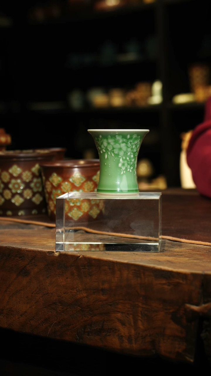 【闪购商品】瓷片李斌 梅子青 繁花束腰杯