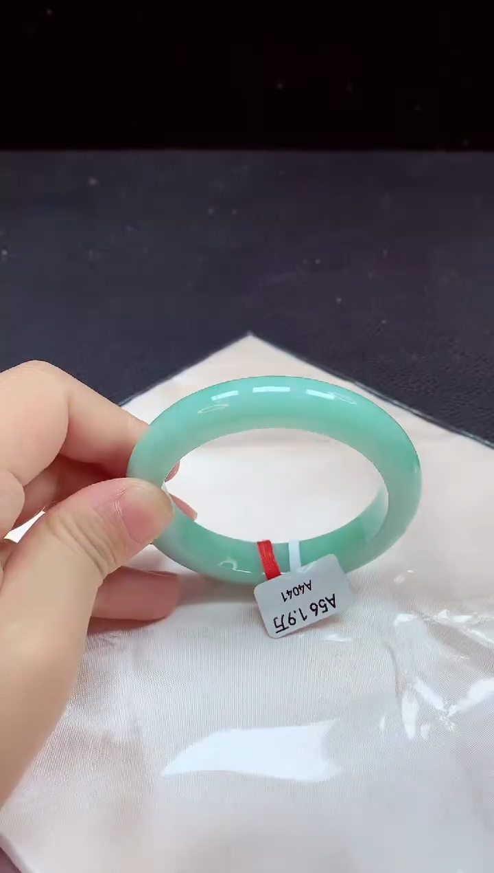 【闪购商品】翡翠手镯未镶嵌镯子56+