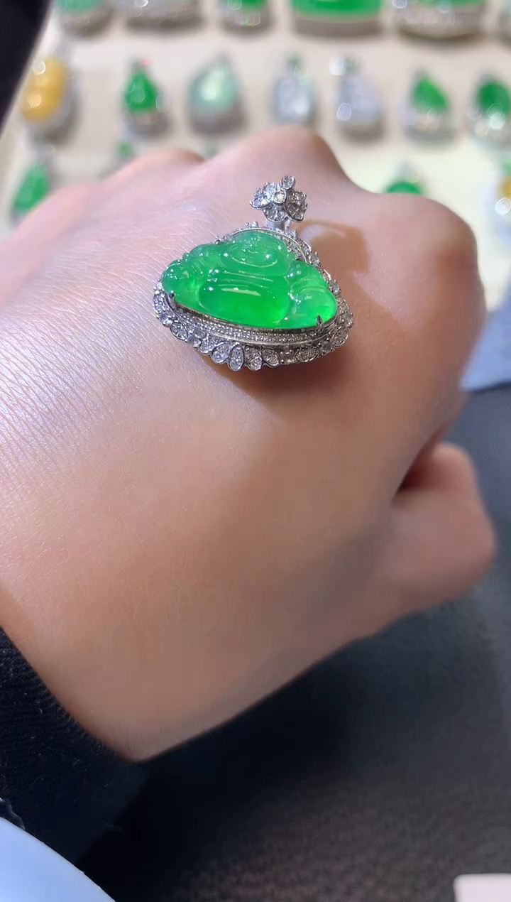 【闪购商品】翡翠吊坠(不含链)18K金镶嵌A39