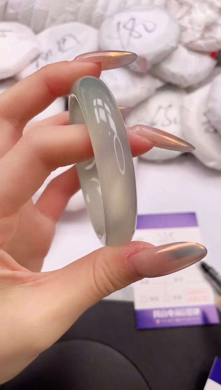 【闪购商品】石英质玉手镯未镶嵌30K235-57