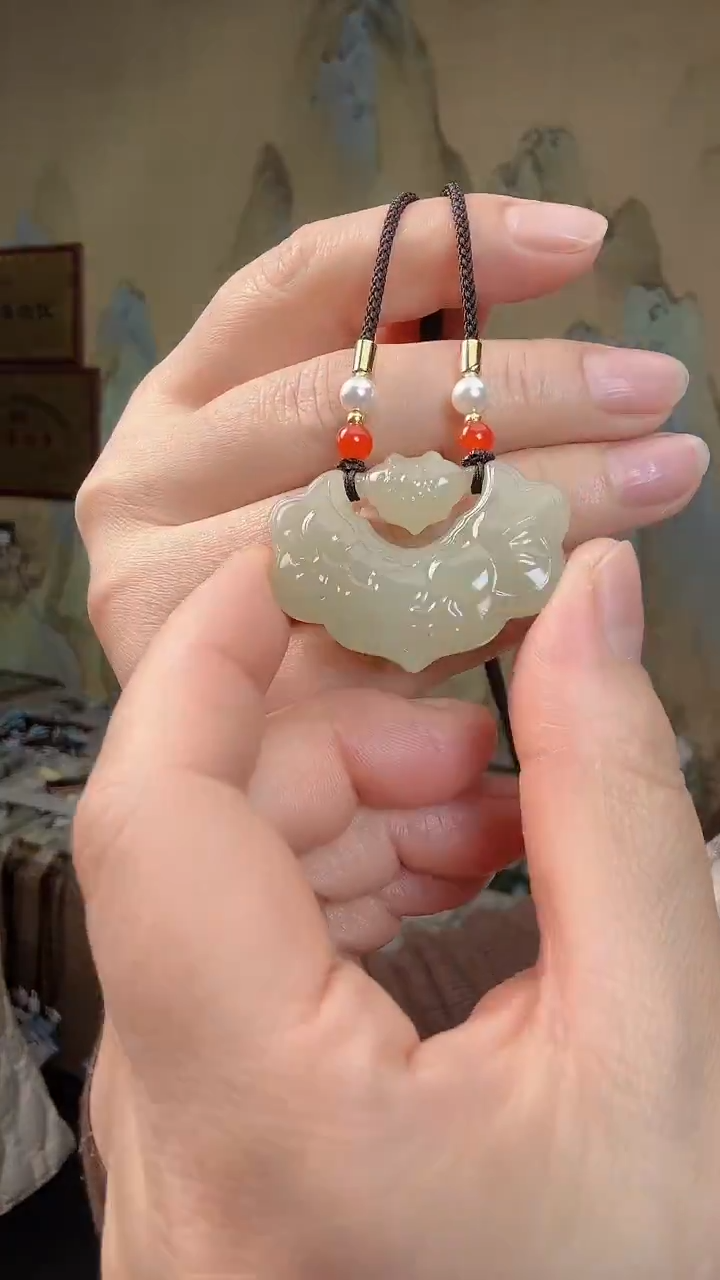 颈饰未镶嵌和田玉.