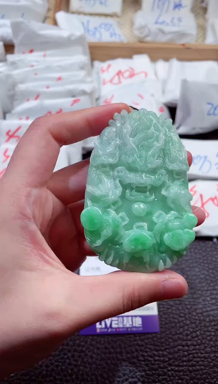 翡翠未镶嵌颈饰00005600