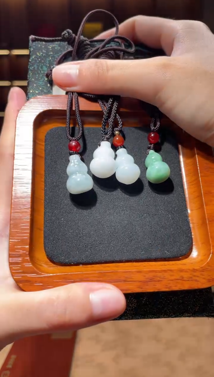 翡翠未镶嵌吊坠(不含链)GS0705034（多样性发其一）