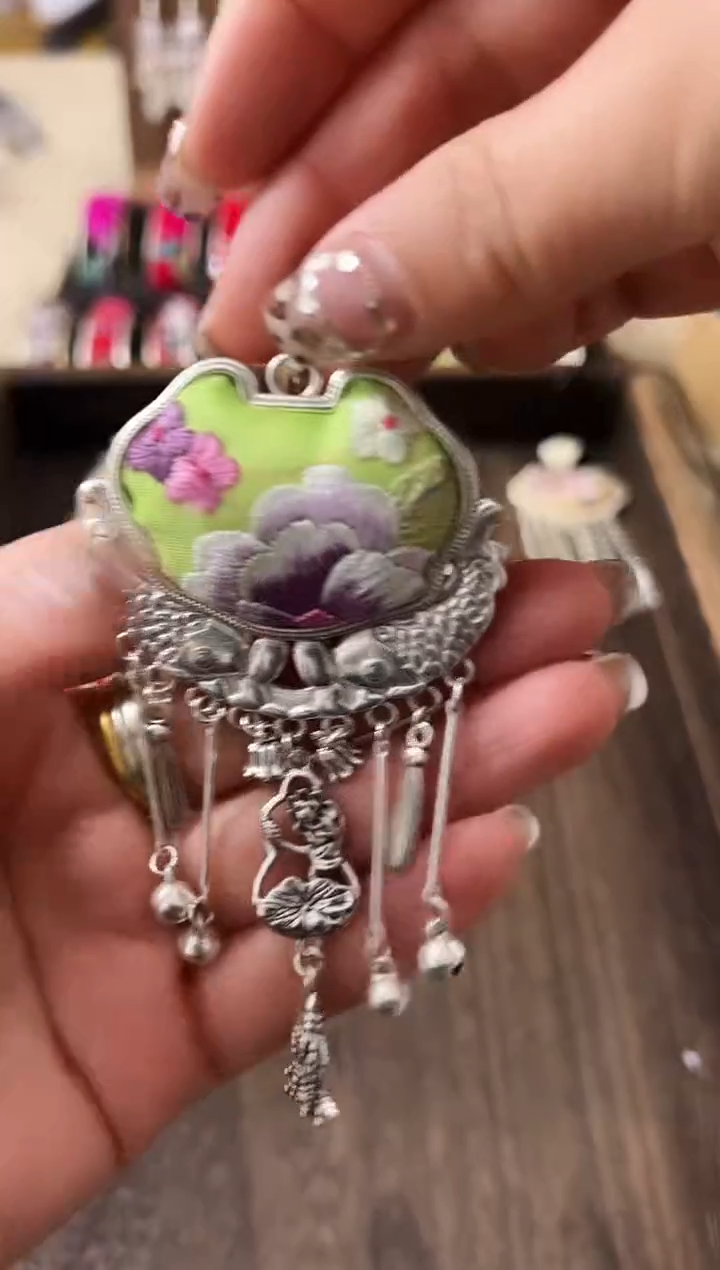 【闪购商品】织绣民族风老绣饰品131