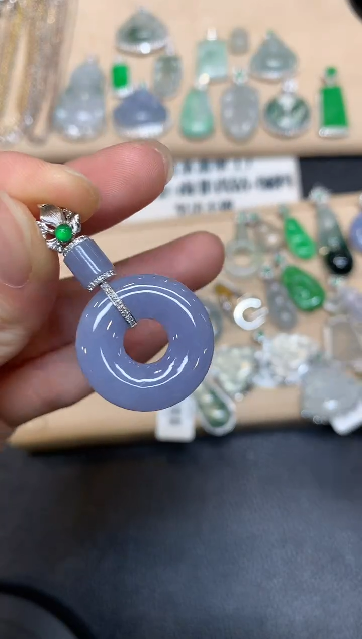 【闪购商品】翡翠颈饰18K金镶嵌甜甜圈【无服务费】