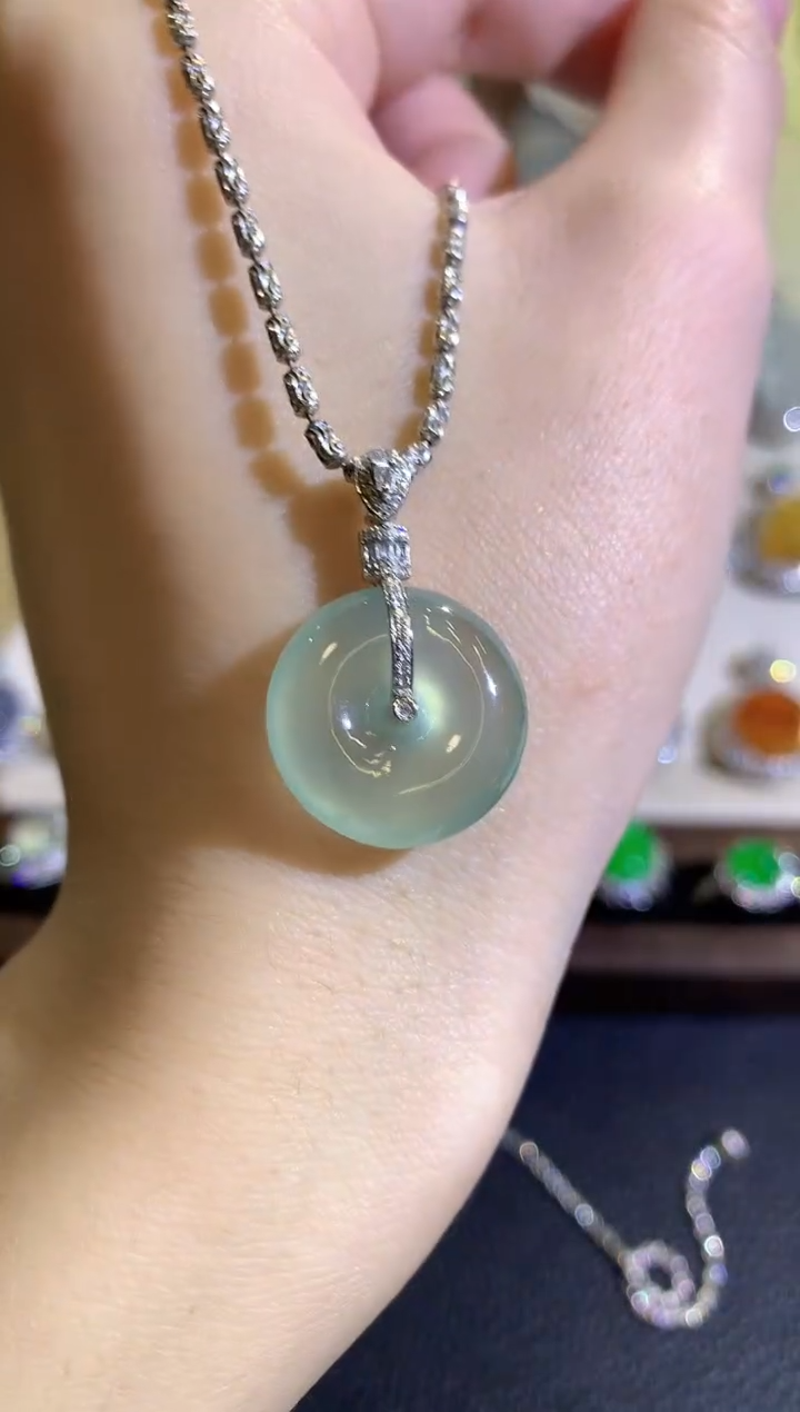 吊坠(不含链)18K金镶嵌翡翠冬日珠宝Q55