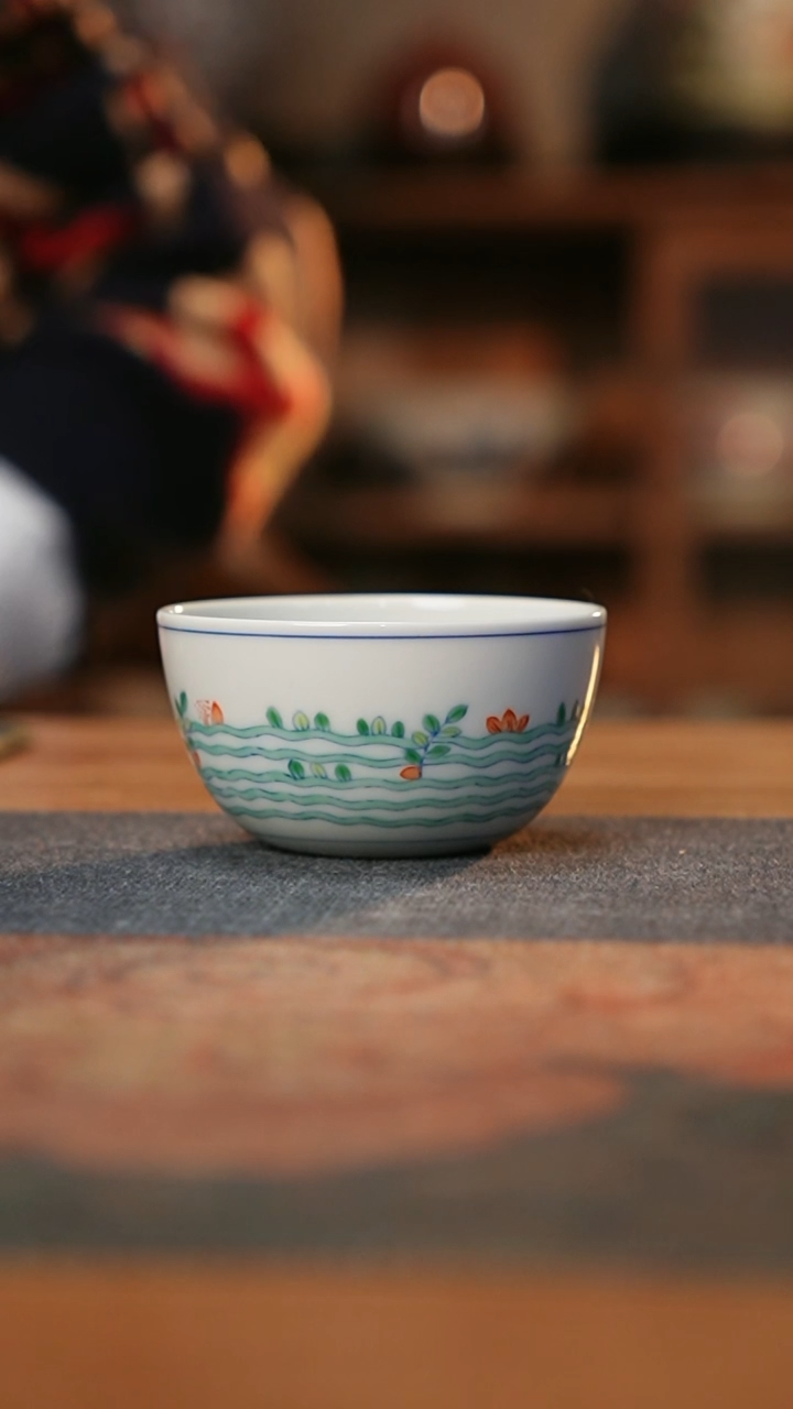 【闪购商品】青花斗彩落花流水卧足杯