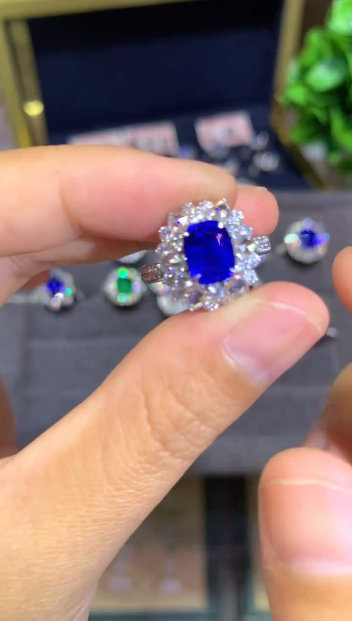 戒指蓝宝石18K金镶嵌2.13ct