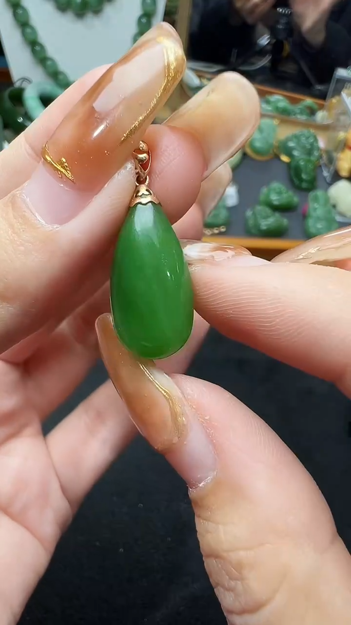 【闪购商品】和田玉吊坠(赠链)18K金镶嵌64