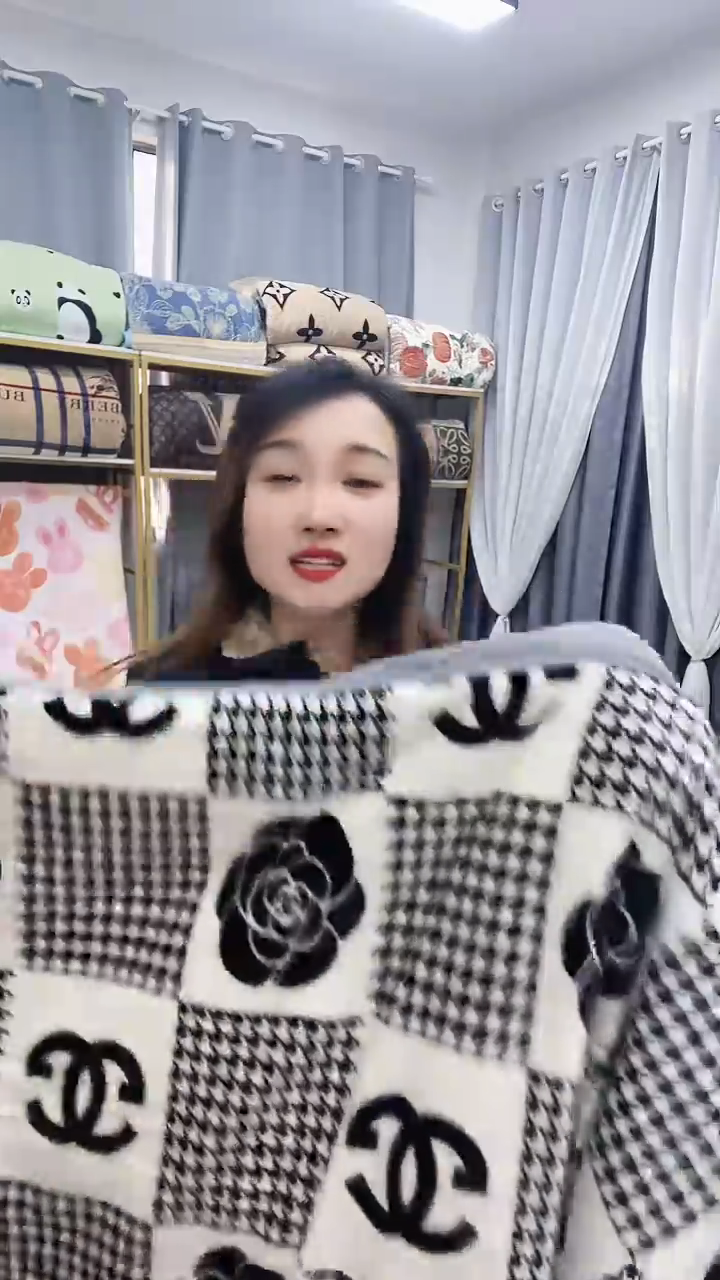 牛奶绒1.8*2.2香风被子抽线瑕疵