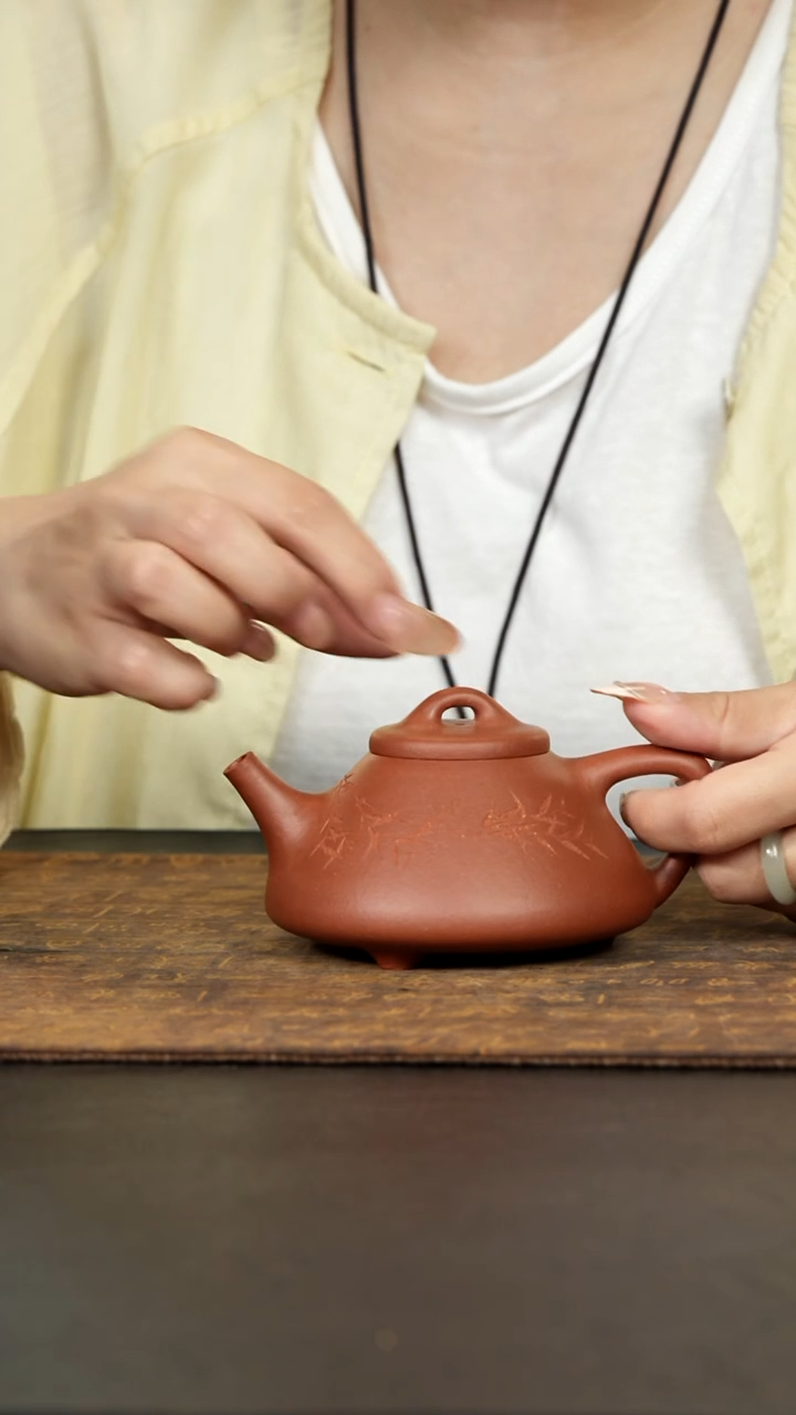 茶壶紫砂子冶石瓢刻绘红降坡170cc