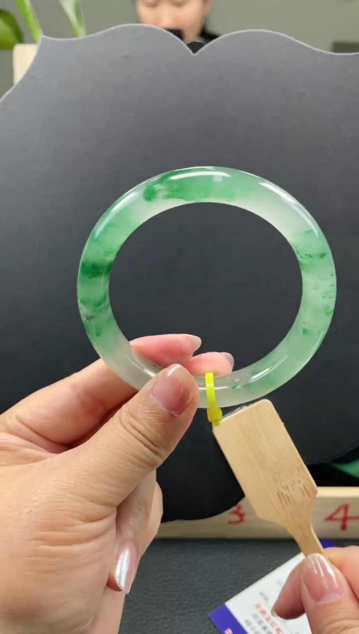 【闪购商品】石英质玉手镯未镶嵌口径59+