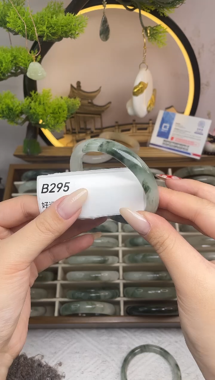 未镶嵌手镯石英质玉B295