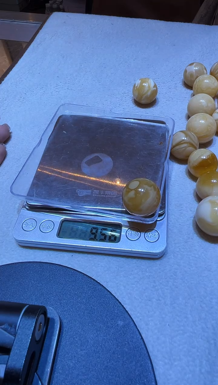 裸石蜜蜡未镶嵌定99总9.56  g总1310