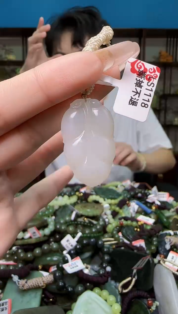 颈饰未镶嵌和田玉多样性发一