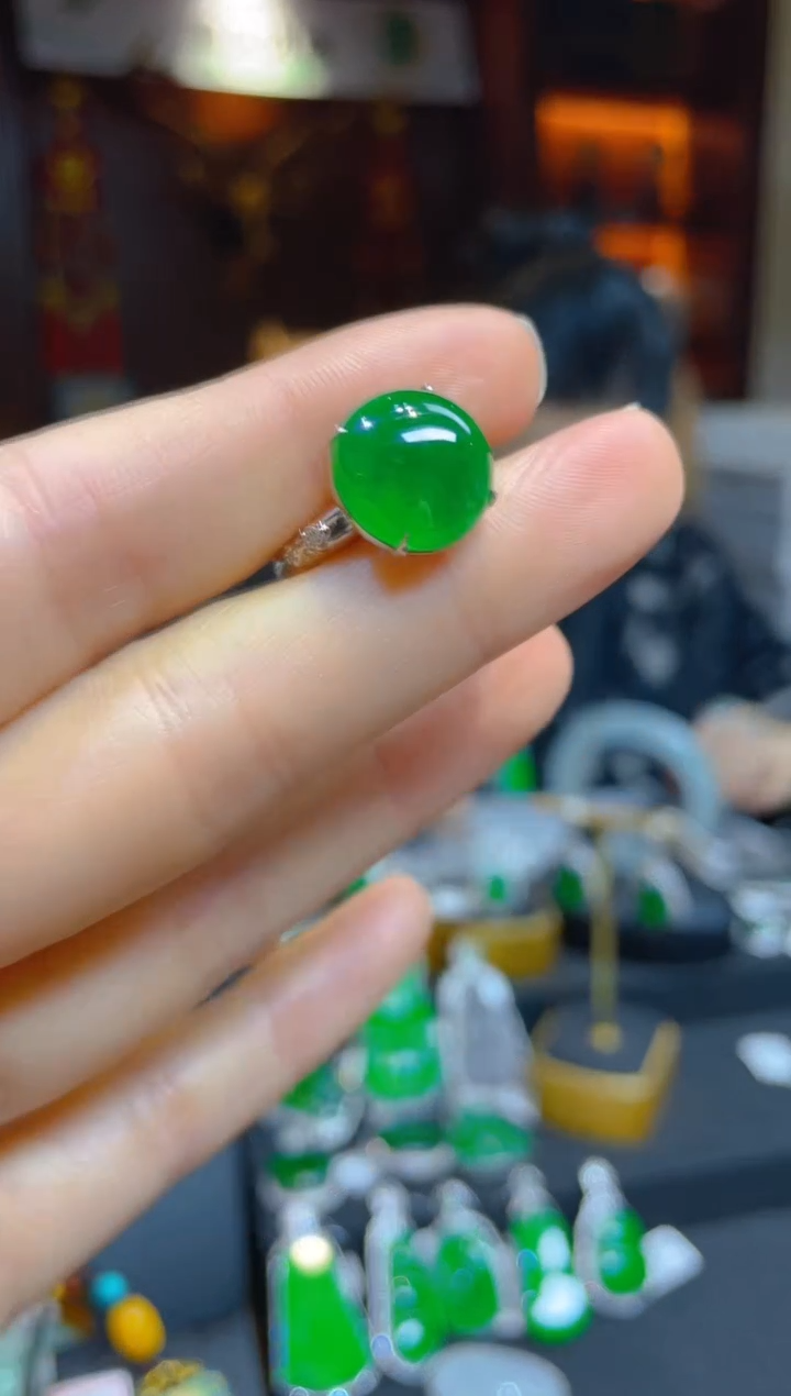 【闪购商品】翡翠戒指18K金镶嵌119619天然A货翡翠蛋面戒指