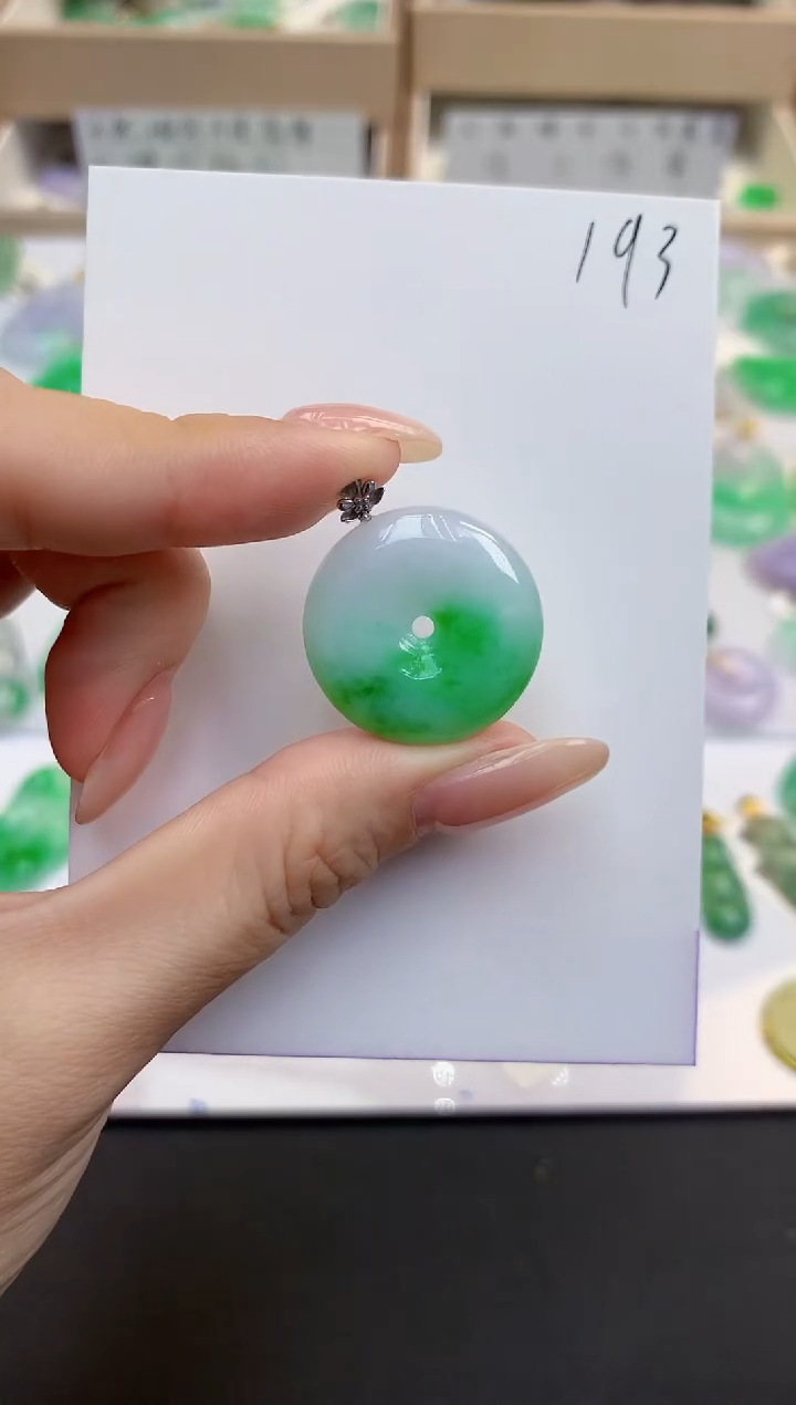 颈饰18K金镶嵌翡翠天然缅甸A货翡翠