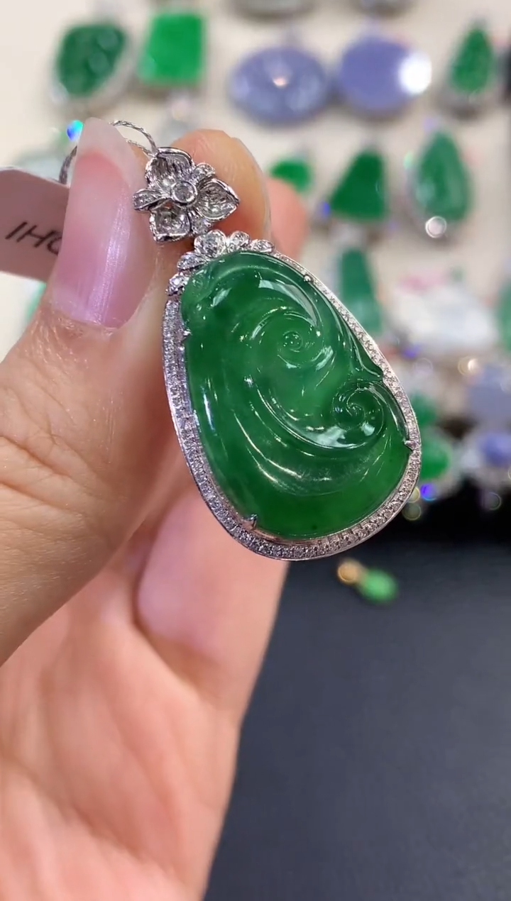 【闪购商品】翡翠吊坠(不含链)18K金镶嵌 B82