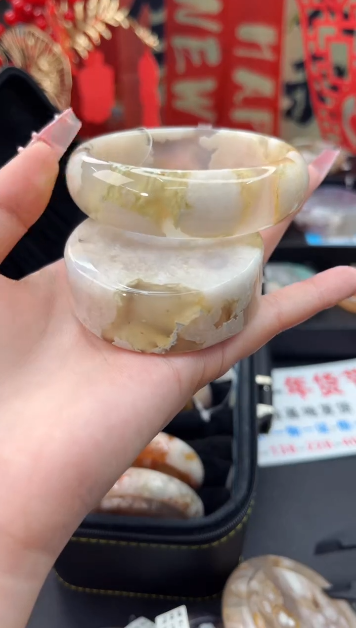 【闪购商品】石英质玉手镯未镶嵌赠送镯心（60圈口）