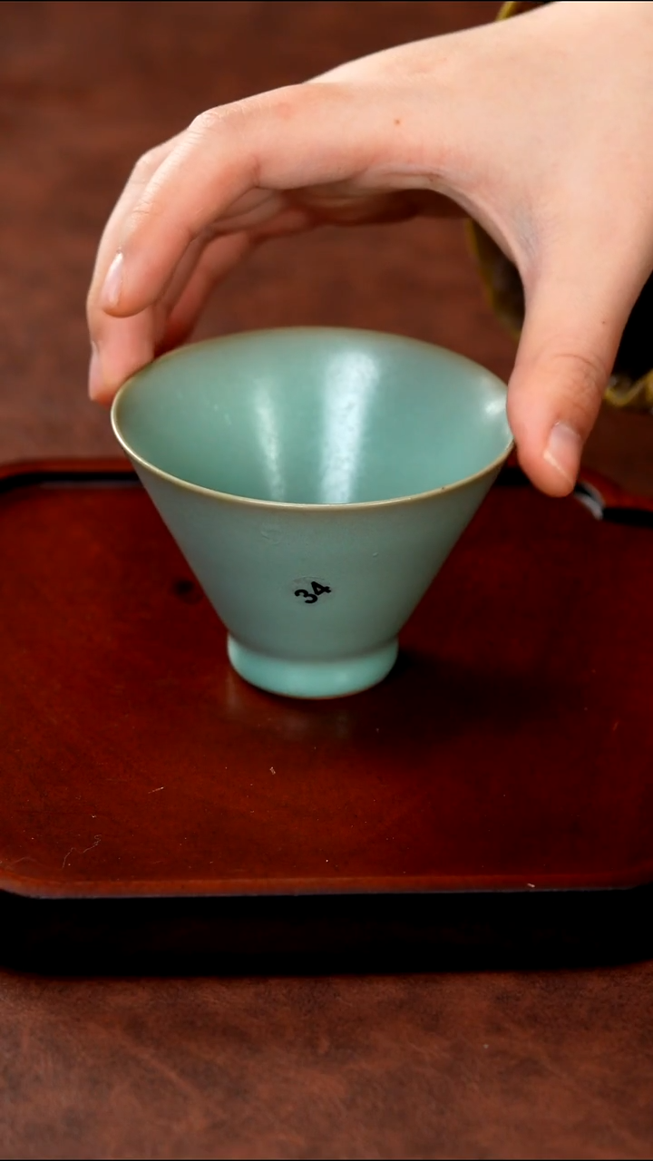 34           深腹斗笠杯