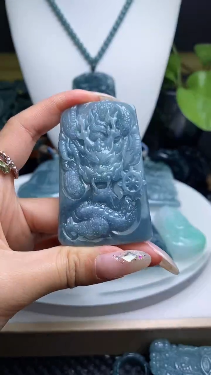 【闪购商品】翡翠未镶嵌颈饰         