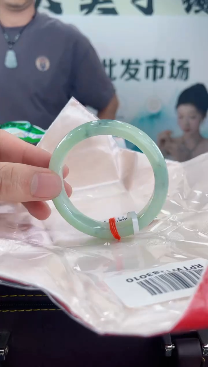 【闪购商品】翡翠手镯未镶嵌手镯