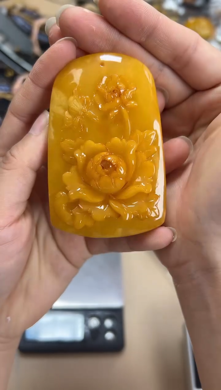 【闪购商品】琥珀裸石未镶嵌蜜蜡吊坠