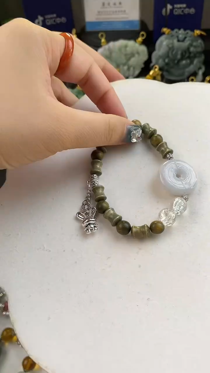 翡翠未镶嵌颈饰定制翡翠