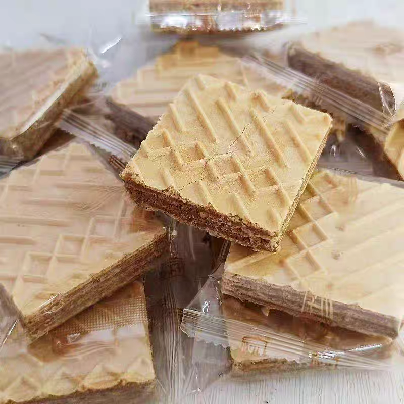 【新货】2厚切熔岩威化夹心饼干五层酥脆追剧解馋休闲零食