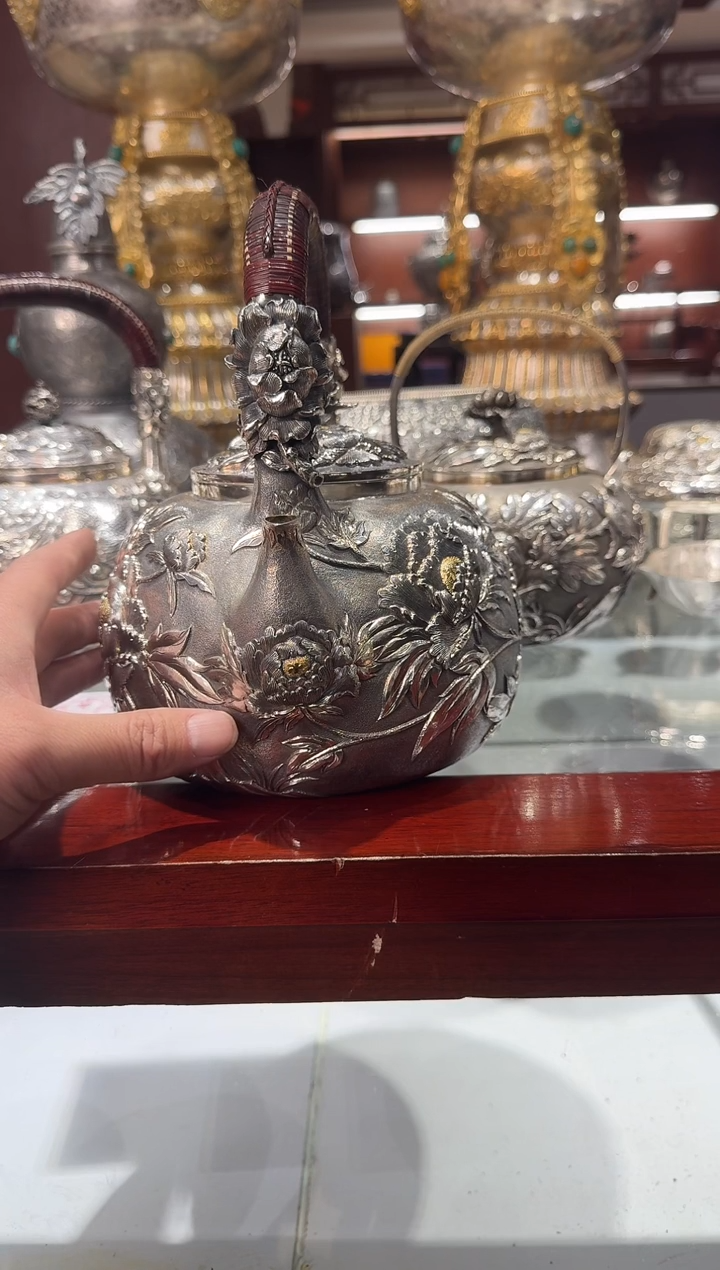 七**宝足银精工手工大师鏨刻高浮雕牡丹提梁烧水壶1.5升