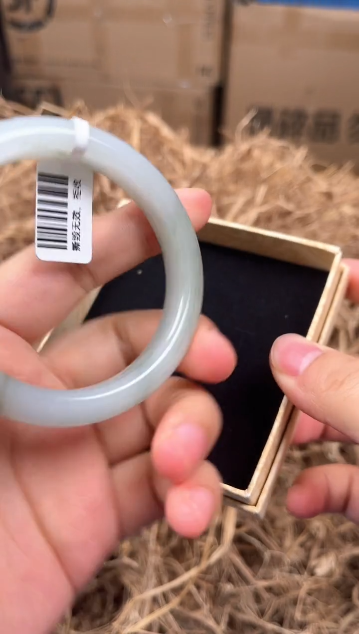 未镶嵌手镯石英质玉A-0961