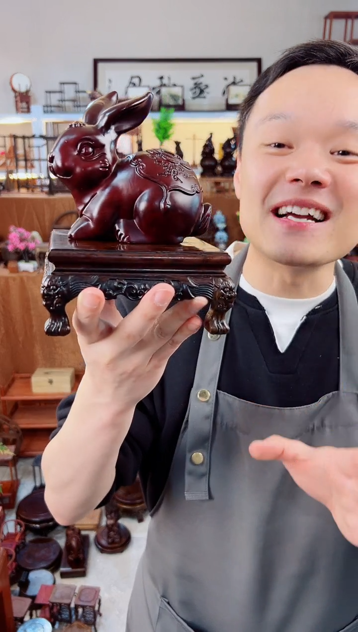 风车木（黑檀木）兔子加黑檀虎脚底座