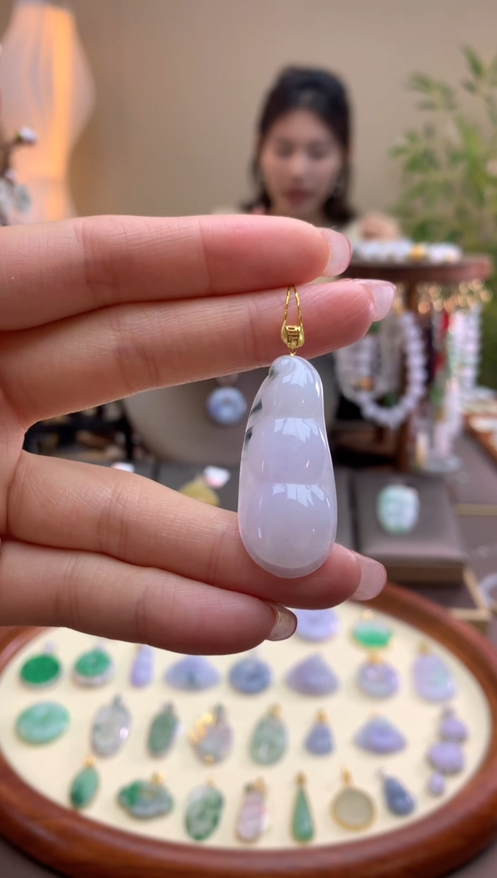 【闪购商品】翡翠18K金镶嵌颈饰豆子