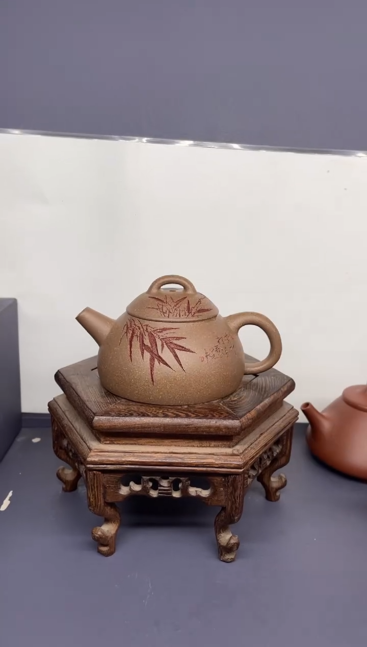 【闪购商品】紫砂茶壶芝麻绿 半瓢刻绘