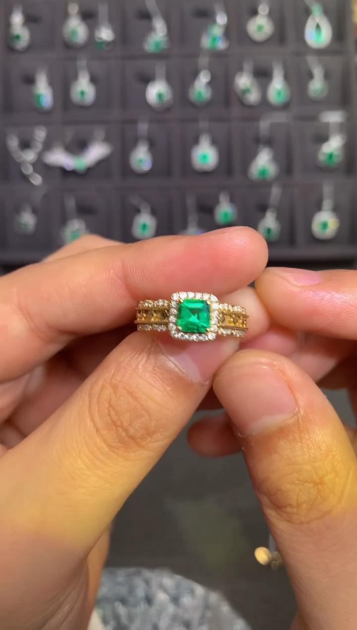 【闪购商品】祖母绿戒指18K金镶嵌哥伦完美切