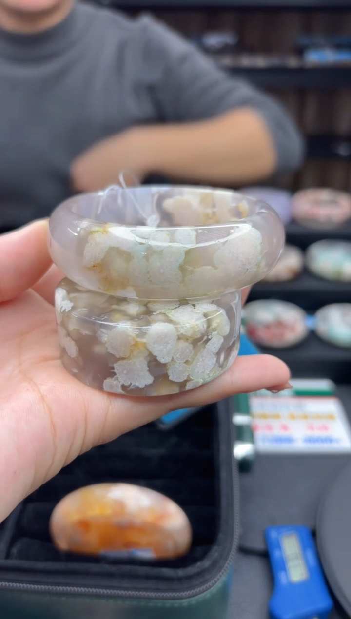【闪购商品】石英质玉手镯未镶嵌2289（57圈赠送镯心）