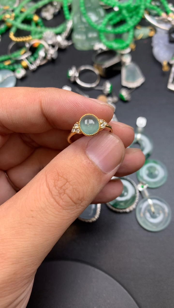 颈饰18K金镶嵌翡翠?****己回商品不退不换