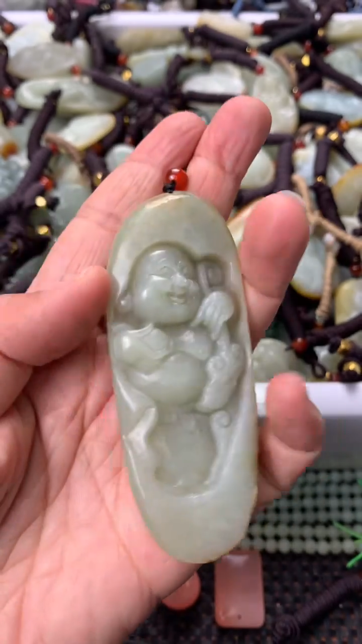 【闪购商品】和田玉颈饰未镶嵌多样性发货没有证书，拍一发一.有瑕