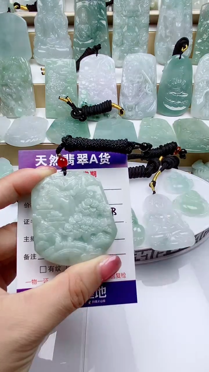 颈饰未镶嵌翡翠               