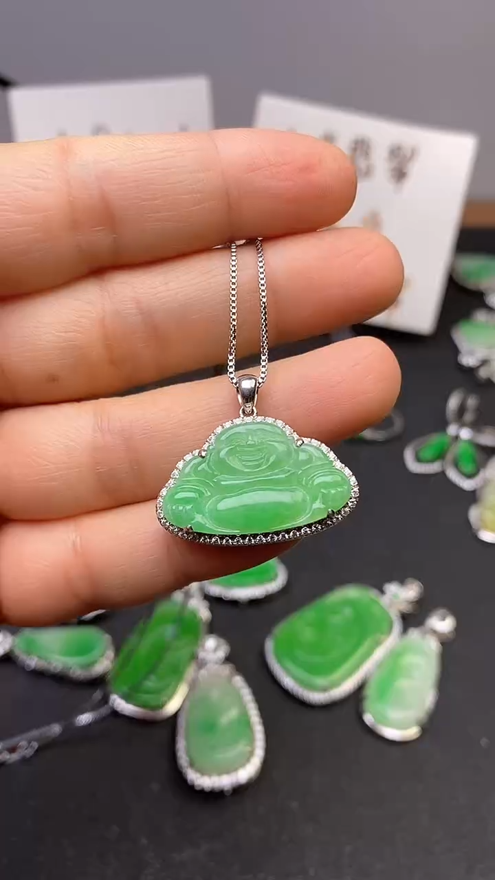 【闪购商品】翡翠吊坠(赠链)银S925镶嵌翡翠佛公吊坠