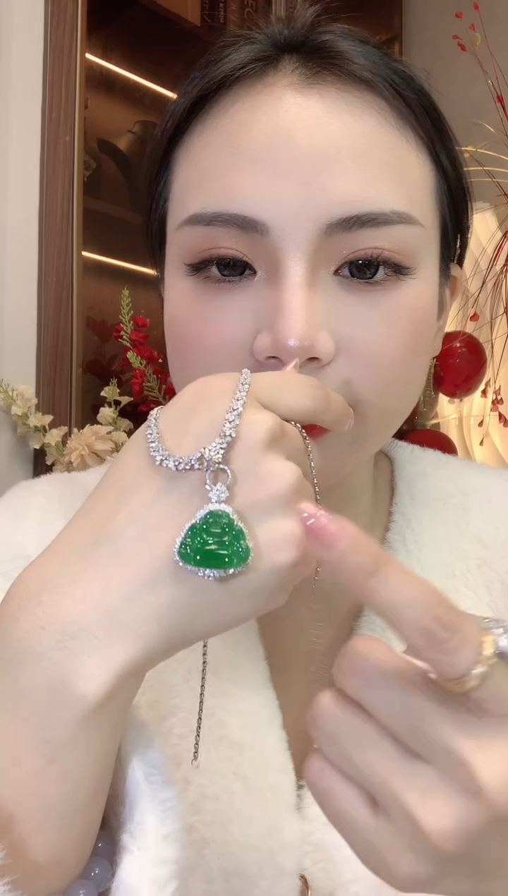 【闪购商品】翡翠吊坠(不含链)18K金镶嵌C63