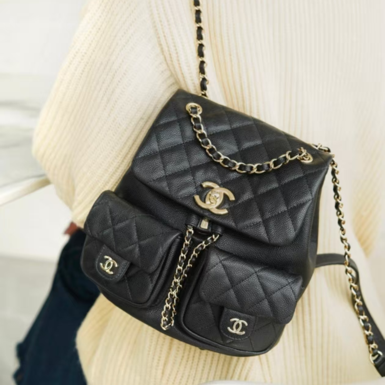 99新 Chanel/香奈儿 黑金 荔枝牛皮 duma双肩包 中号 芯片款