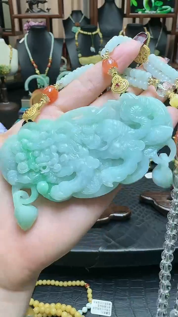【闪购商品】翡翠颈饰未镶嵌麒麟