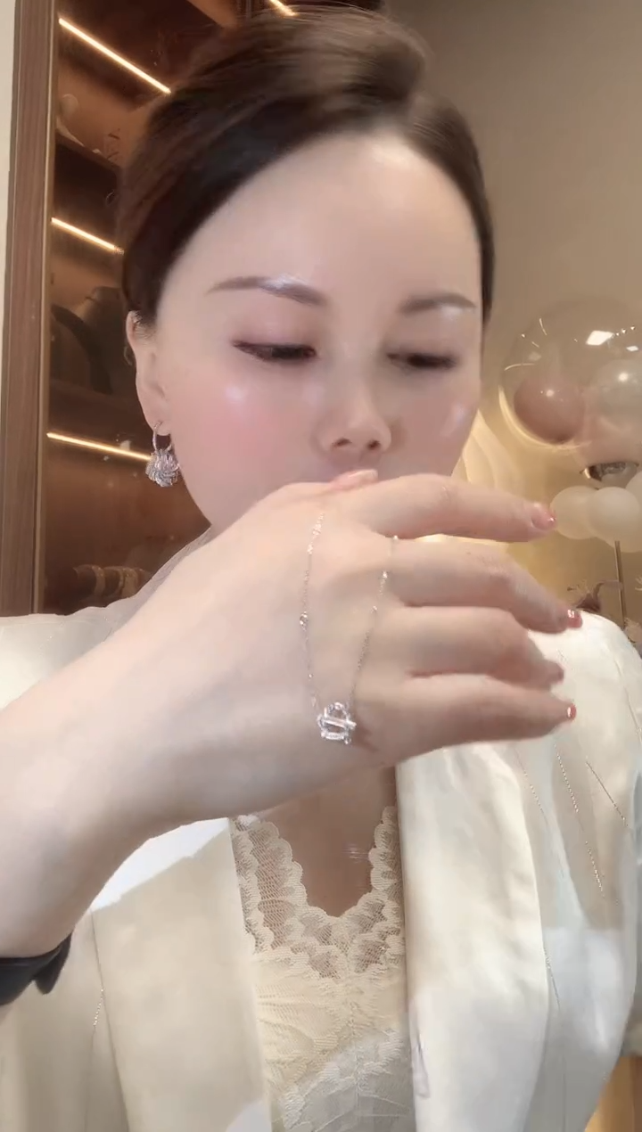 【闪购商品】钻石百搭链18K金镶嵌C1 多样性发货一件