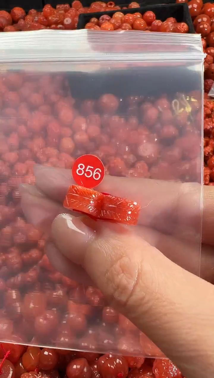 颈饰未镶嵌南红玛瑙1